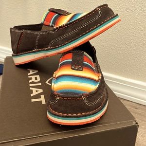 Brand new Size 7 Ariat Western Cruisers
